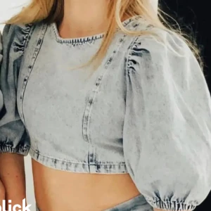 Jeans topp - Jeans topp ifrån GinaTricot som bara är använd 2 gånger och har öppen rygg (pris går att diskutera)