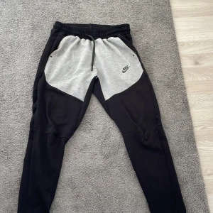 Nike  - Säljer mina Nike byxor  storlek xs 