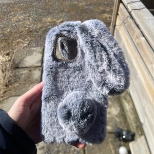 Skal iPhone 12 Pro Max - Mörkgrått kaninskal till iPhone 12 Pro Max.