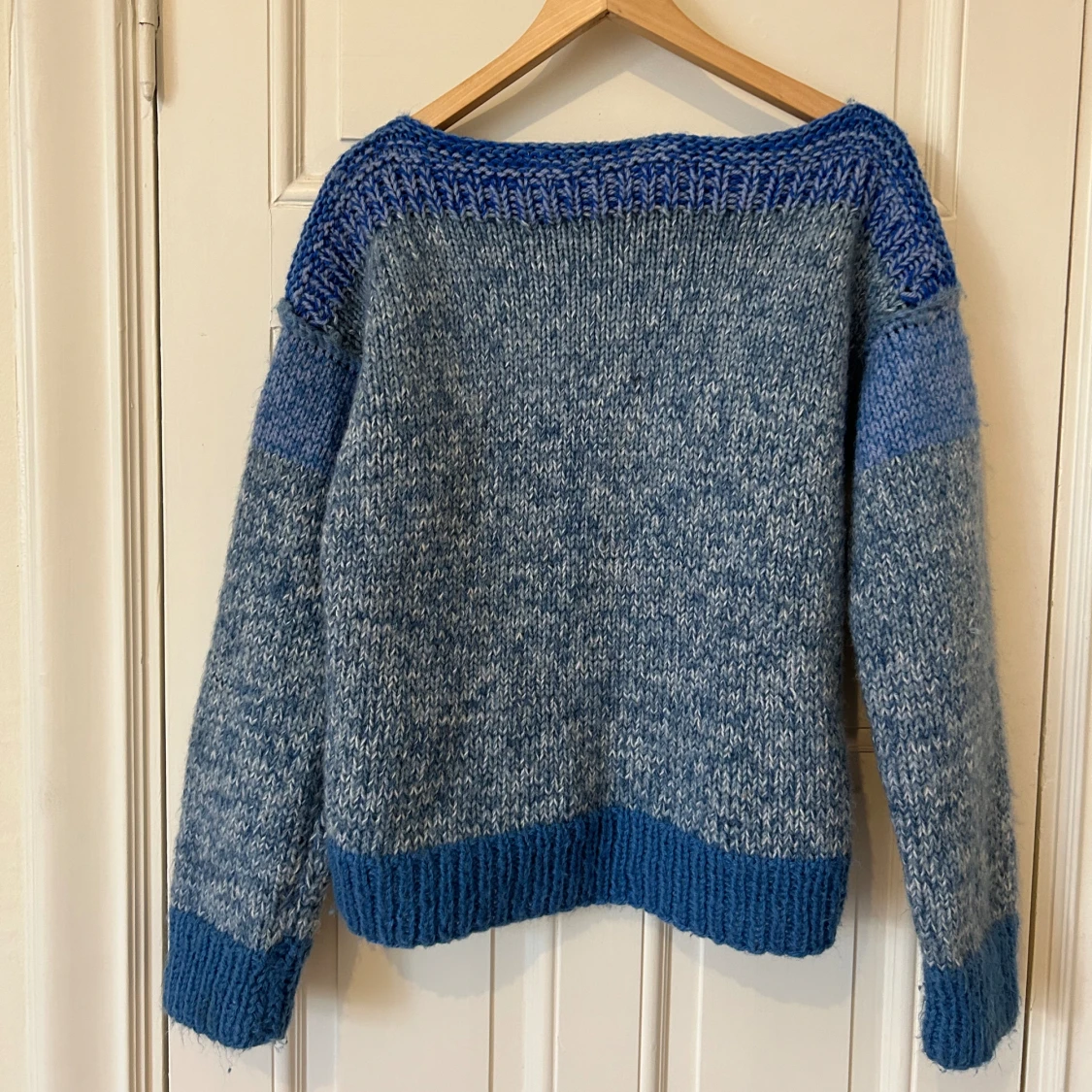 Blå stickad tröja - 90