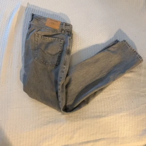 Jack and Jones Relaxed Chris Jeans - Ett par jeans som är super snygga som jag inte använder längre. | Skick 9/10 | Pris kan diskuteras vid snabb affär |Hör av er vid minsta fundering! 