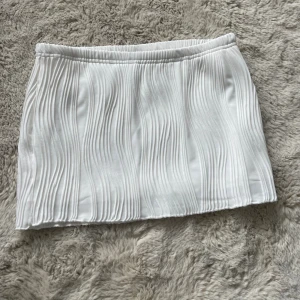 Micro kjol - Väldigt kort micro kjol. Skulle säga att den passar någon som är petite