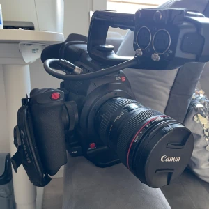 Canon C100 Mark 2  - Säljer min kamera som är använd i gott skick. Pris kan diskuteras.