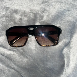 Rayband liknande - Säljer dessa solglasögon väldigt lika som raybands säljer för 150 kr hör av er vid minsta fundering😊