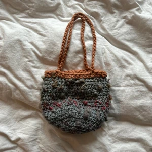 virkad väska - virkad av mig @suncemanzano på insta för mer