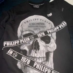 En fin hoodie i xl  - Bra skick använd några gånger