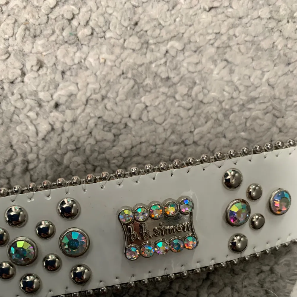 Rhinestone bälte köpt i en second hand butik  Helt oanvänt. Övrigt.