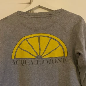 Acqua limone tröja  - Säljer denna tröjan, köpt för ca 1000. Super bra skick. 