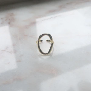 Ring från yomie💕 - Yomie har fina kvalitativa prisvärda ringar som endast kostar 119kr 💕 Alla är vattentäta och gjorda av rostfritt stål 💛 Ringarna orsakar alltså inga utslag 💕Denna ring är justerbar & i färgen guld 💛 För fler frågor/bilder skicka ett meddelande💕