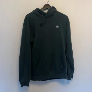 Tjocktröja från adidas - Adidas tjocktröja i storlek:M