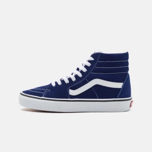 Vans skor - Säljer nu mina supersnygga mörk blåa vans skor. Eftersom de inte passar och har köpt ett par andra skor. Änvända fåtal gånger utan npgra slitningar! Skriv om du har funderingar! Pris kan diskuteras.