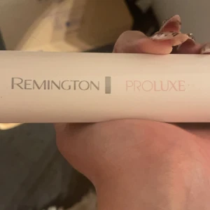 Plattång - Hej! Säljer nu min plattång då den ej kommer till användning! Använd lite, köpt för 500 säljs för 200, pris kan diskuteras🩷