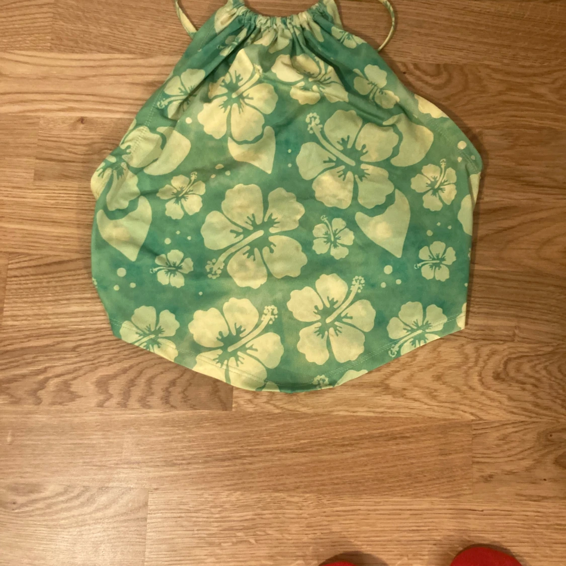 Cross fitted floral green crop top - 90