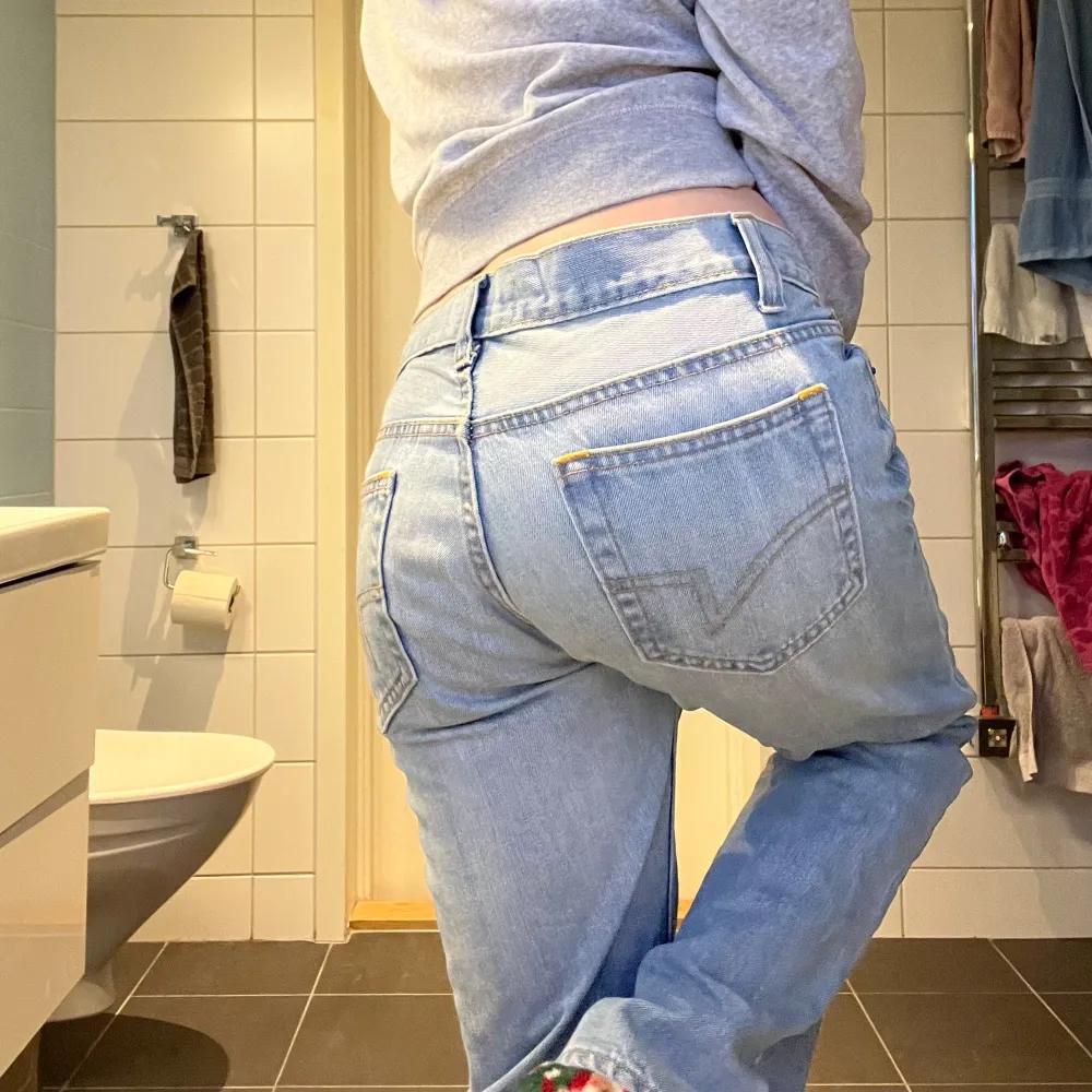 Coola jeans som jag använt som väldigt baggy då dom är för stora för mig😊. Jeans & Byxor.