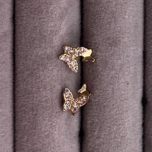 Öronhänge  - Inte äkta  Men nya