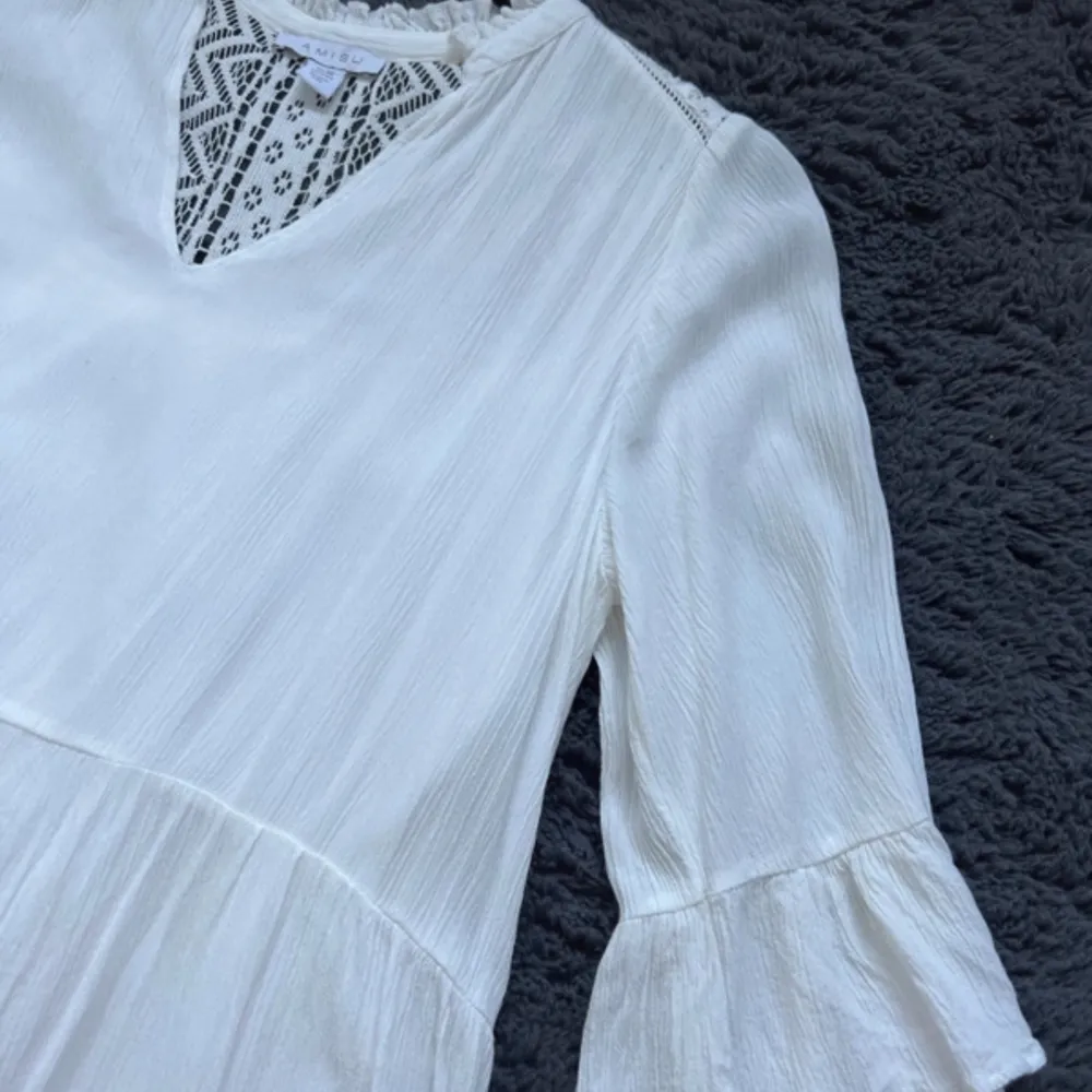 Super gullig och fin vit klänning inför sommaren 💕💕💕❣️❣️. Klänningar.