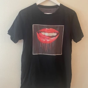 Limitato T-shirt  - En riktigt snygg och en väldigt unik limitato T-shirt som inte kommer till användning, använd väldigt fåtal gånger🙌🏻