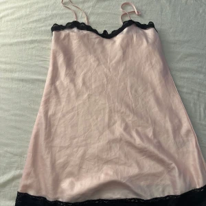 Lingerie - Medium 
