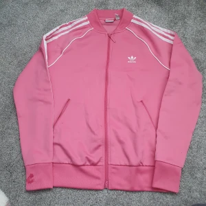 Adidas ziphoodie - Adidas ziphoodie, bra skick, lite fläckig men går att tvätta bort