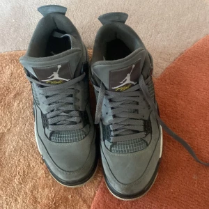 Äkta Jordan 4 cool greys - Köpta på cool kicks i LA
