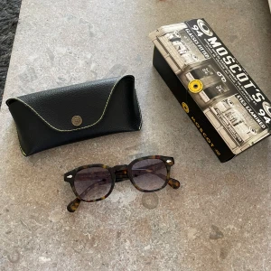Moscot solglasögon  - Köpt från moscots hemsida. Fint skick.  Nypris 3800kr. 