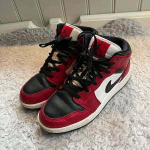 Nike skor - Hej!💞 Jag säljer dessa skor eftersom dom är För små för mig. Den är använd några antal gånger, men är inte super sletna. Kom privat om mer bilder eller snacka om pris💞