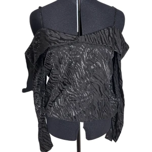 Off shoulder zebra topp - Så jäkla snygg off shoulder zebra topp som är så sorgligt för liten för mig:// 