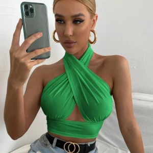 Toppar  - 5 sommartoppar till salu - perfekt för att fräscha upp din sommargarderob! Kontakta mig för mer information och gör dig redo för sommaren även fester!! 