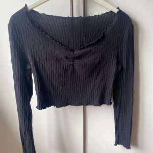 Svart långärmad tröja - Använd men i fint skick!