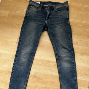 J Lindberg jeans i bra skick 8/10, knappt använda. Säljer då de blivit för små för mig! Priset går att förhandla vid snabb affär