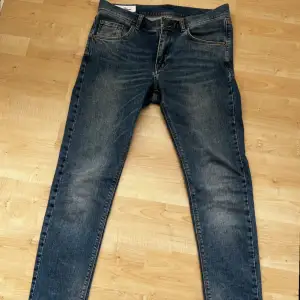 J Lindberg jeans i bra skick 8/10, knappt använda. Säljer då de blivit för små för mig! Priset går att förhandla vid snabb affär