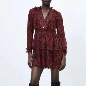 Leopardmönstrad klänning - Supersnygg leopardmönstrad klänning från zara 🐆