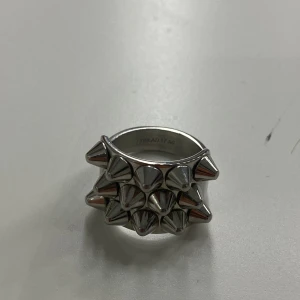 Edblad ring med nitar - Super fin och nästan aldrig använd💞