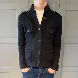 Filippa k cardigan - Säljer en Filippa k cardigan som är storlek S och är i väldigt bra skick 