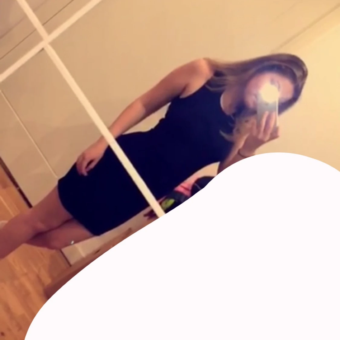 Mörkblå glittrig klänning - 93