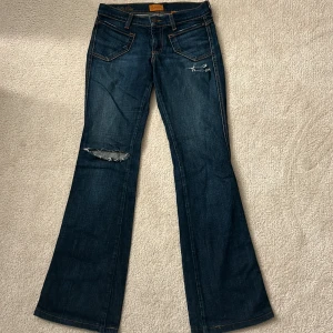 Mörkblå lågmidjade jeans  - Mörkblåa lågmidjade jeans!!💓💓