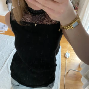 Svart blus  - Strl s, aldrig använd! 