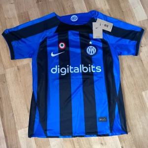 Inter tröja - Fet inter tröja i storlek S, nyskick. Köparen betalar frakt