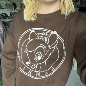 bambi tröja  - officiell disney bambi sweatshirt ⋆⭒˚.⋆