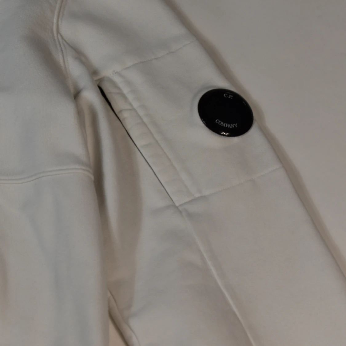 CP COMPANY ARM LENS HOODIE - 91