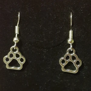 Örhängen  - Örhänget är nickelfritt  Handgjort från eget smyckesföretag