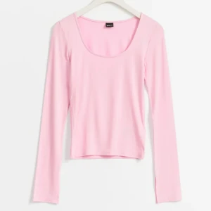 topp ginatricot - kommer inte till användning, endast testad 🩷(lappen är avklippt men annars som ny!)