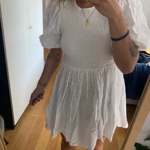 Studentklänning  - En studentklänning från ASOS, liten i storleken 