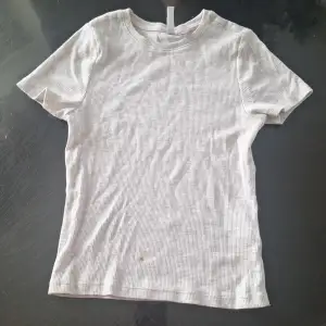 Säljer denna skit snygga tighta T-shirten från h&m