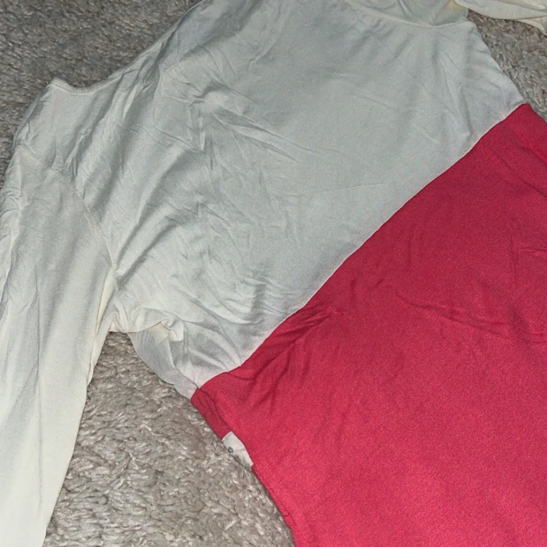 Vit - rosa tröja med rosor  - 93