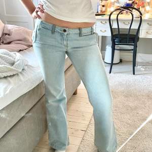 Lågmidjade bootcut jeans