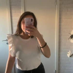 Vit zara tröja - En jätte fin sommar tröja. Den är i storlek S