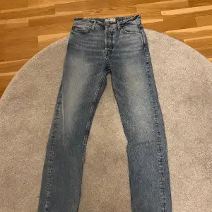 Säljer ett par Jack and Jones jeans storlek 27/32, modell Chris. Säljer de pga att de är för små för mig. Hör av er vid intresse och frågor.