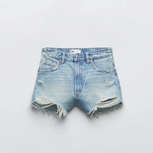 Zara shorts  - Så fina jeansshorts från Zara. Jätte bra passform och sköna!💕 