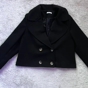 Florencia Jacka - Jackan är i gott skick med inga skador. Liten i storleken.